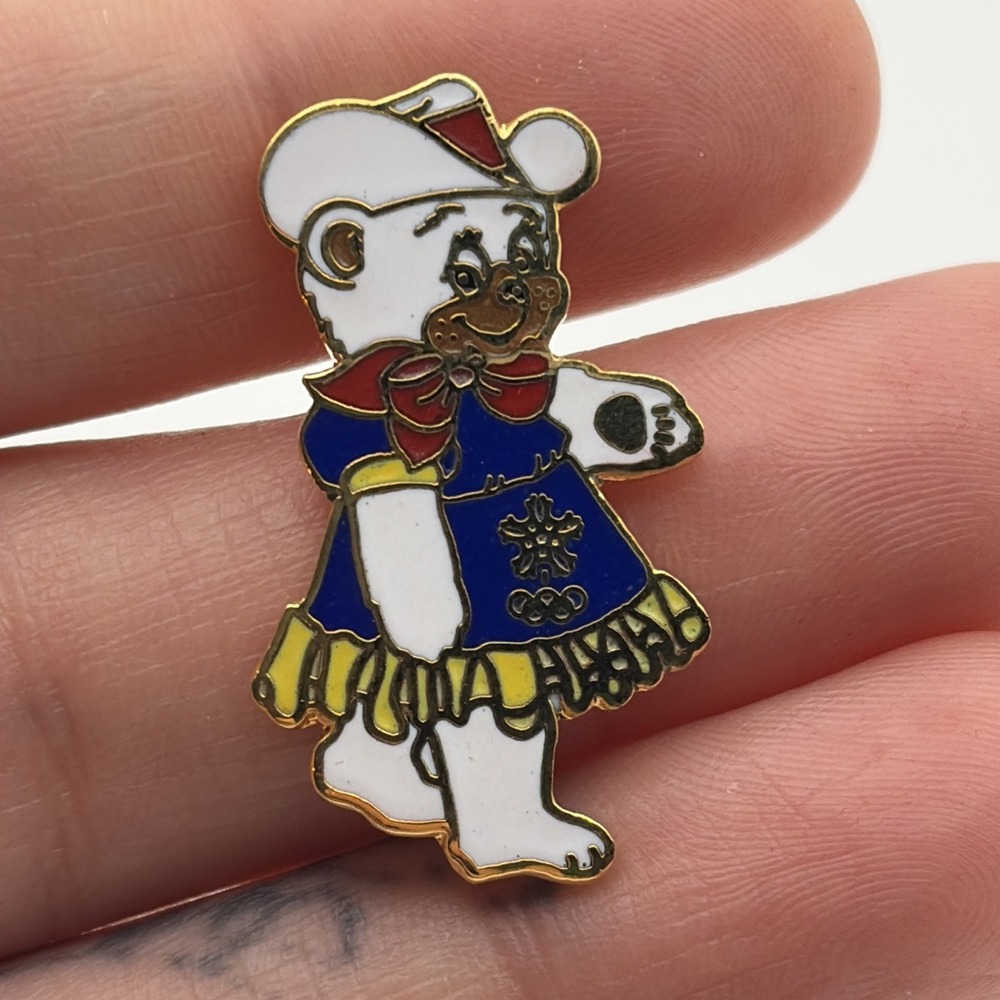 1988 Calgary Winter Olympics Hidy Bear Mascot Dress Lapel Hat Pin